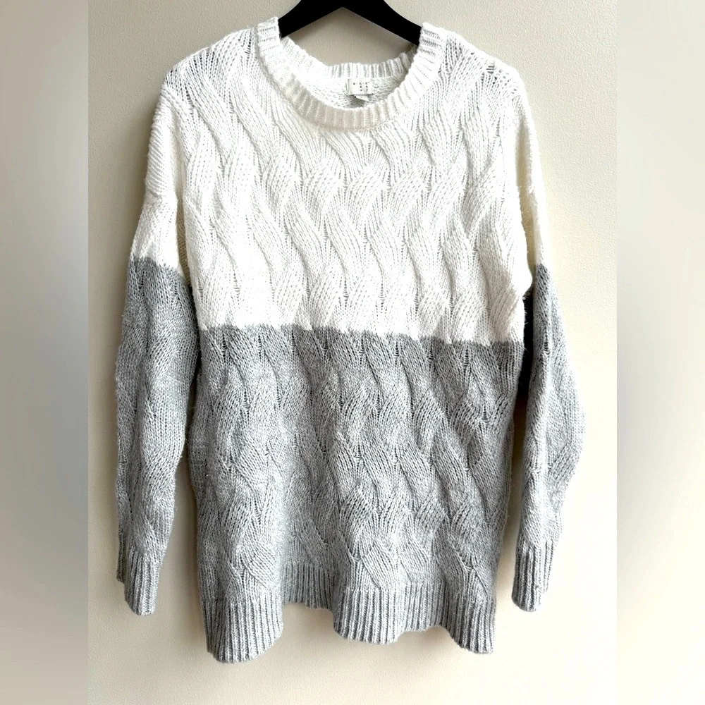 A. New. Day. Cable Knit Sweater Block Coloring White Grey Crew Neck Size Medium - Picture 1 of 9